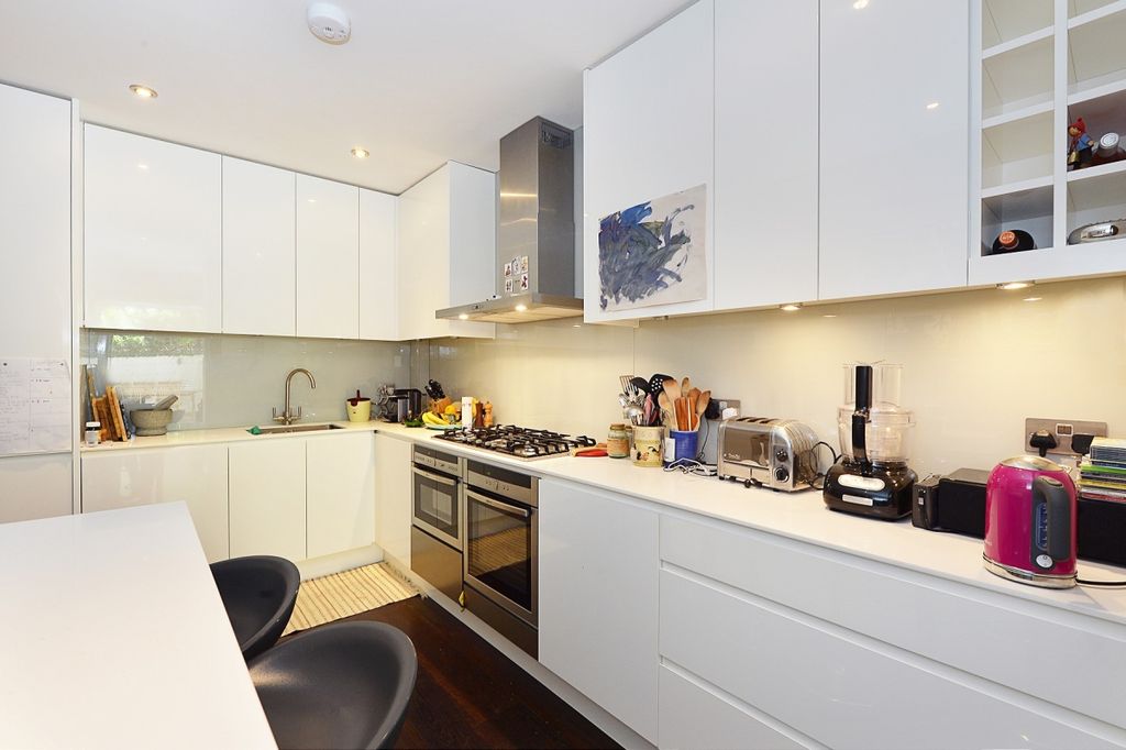 Property photo 3 of 6 1-122-Cambridge-S...