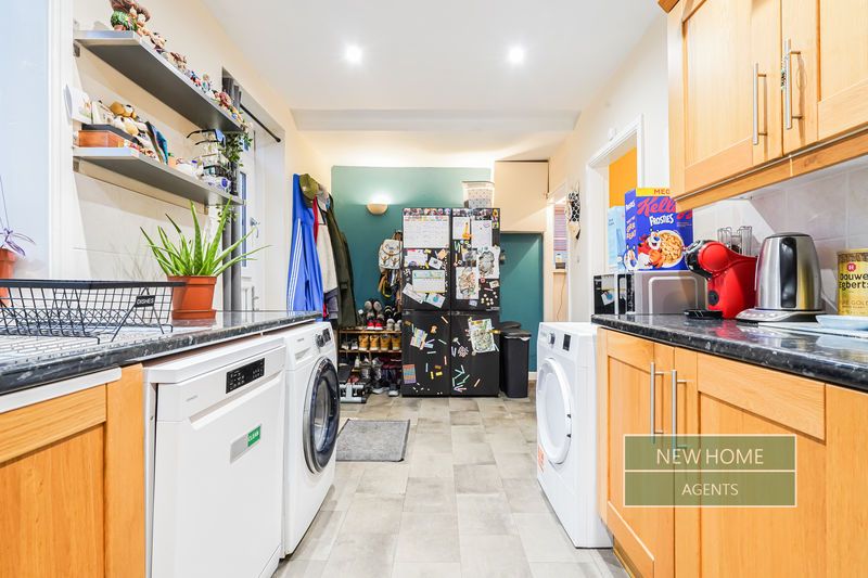 Property photo 3 of 14 Photo 4