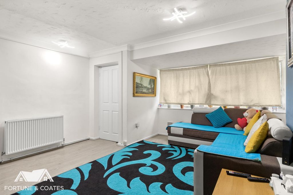 Property photo 2 of 17 Springhills_11.Jpg