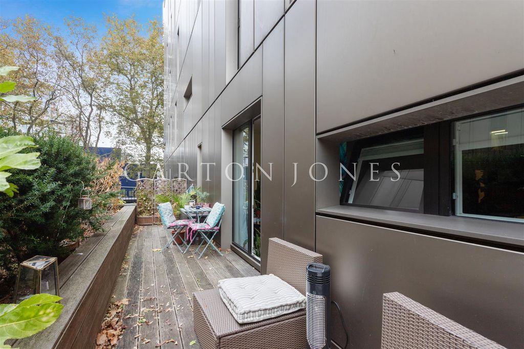 Property photo 2 of 10 Terrace