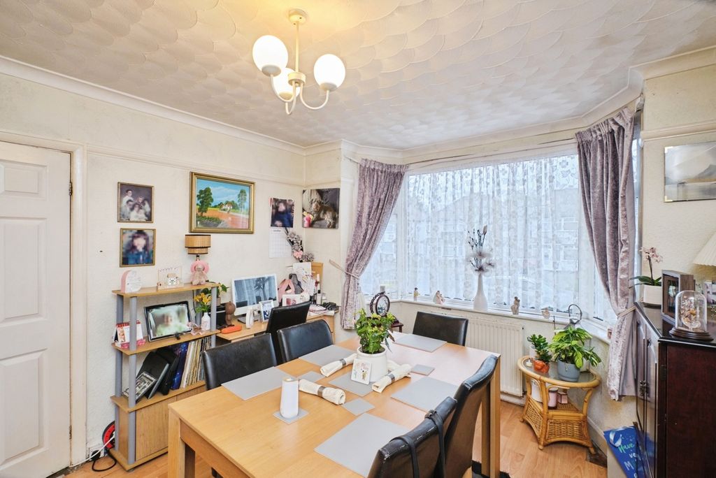 Property photo 3 of 17 Photo