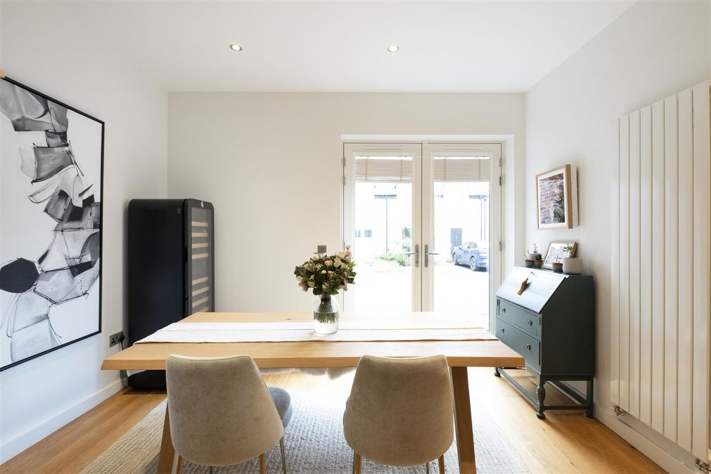 Property photo 3 of 12 6-Gibbs-Close-09.Jpg