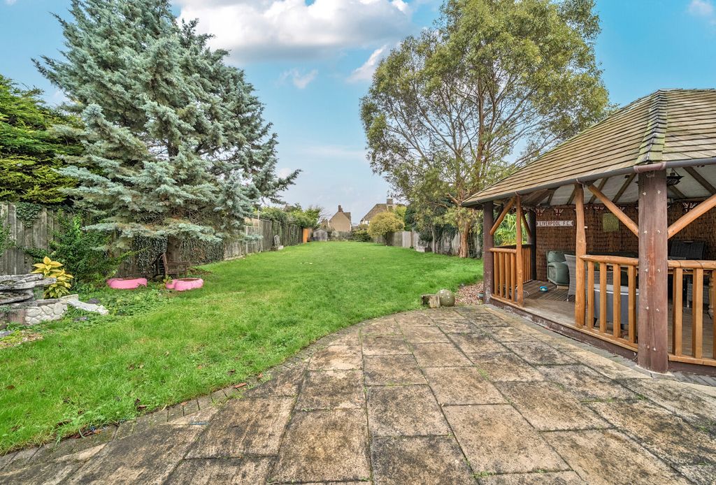 Property photo 3 of 14 1384779-16-692465...