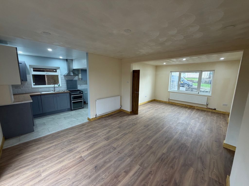 Property photo 3 of 11 Balcony