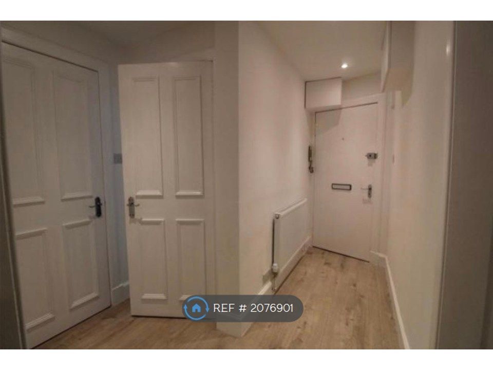 Property photo 2 of 7 Entrance Hall