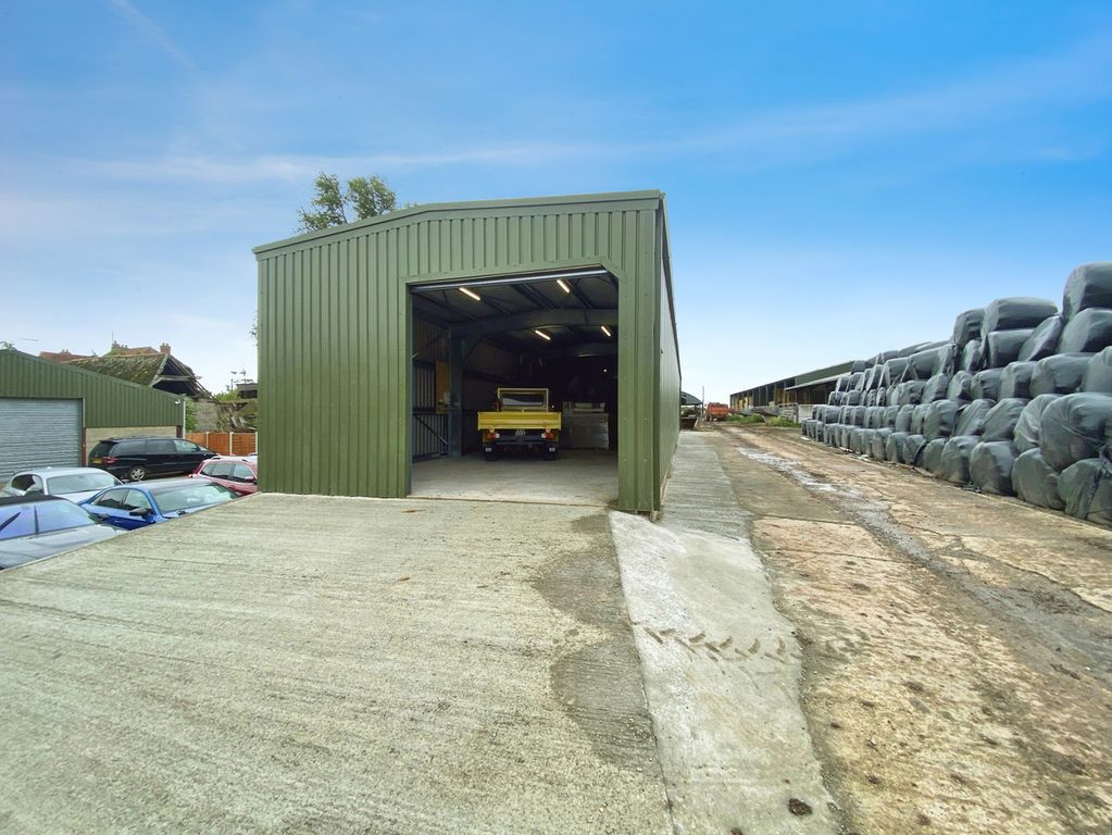 Property photo 3 of 6