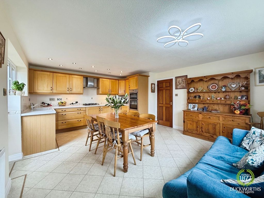 Property photo 2 of 28