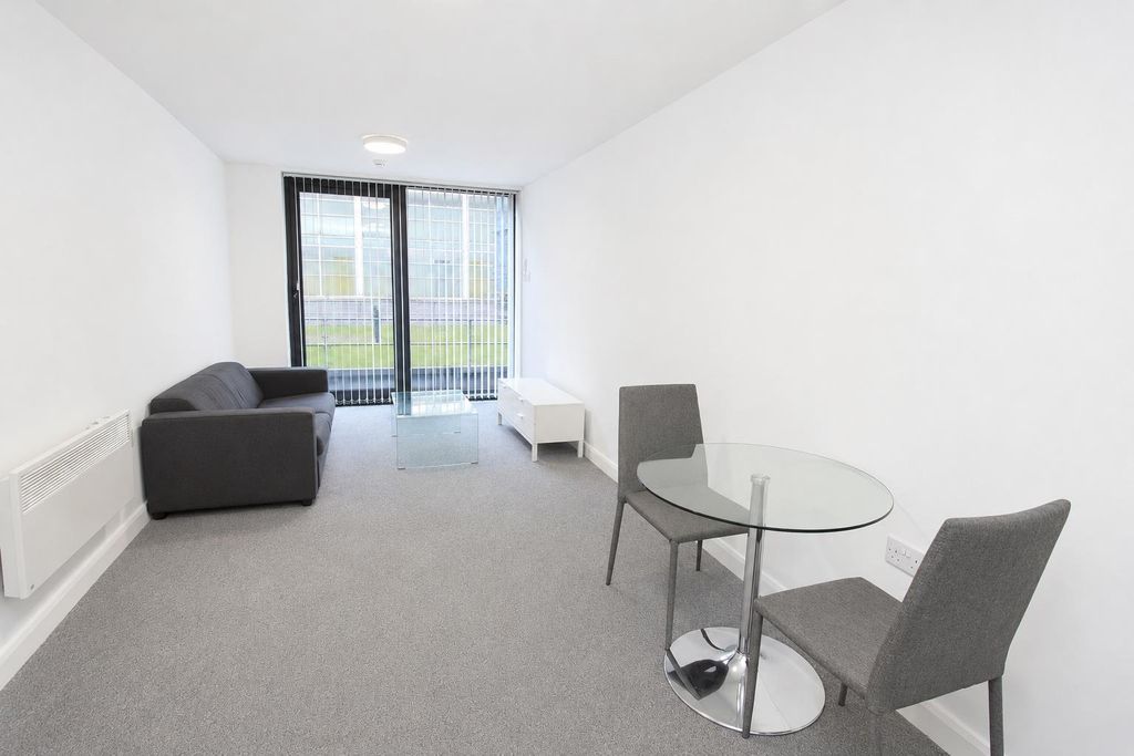 Property photo 1 of 7 Bright Modern Lounge With Stylish Dining Area...