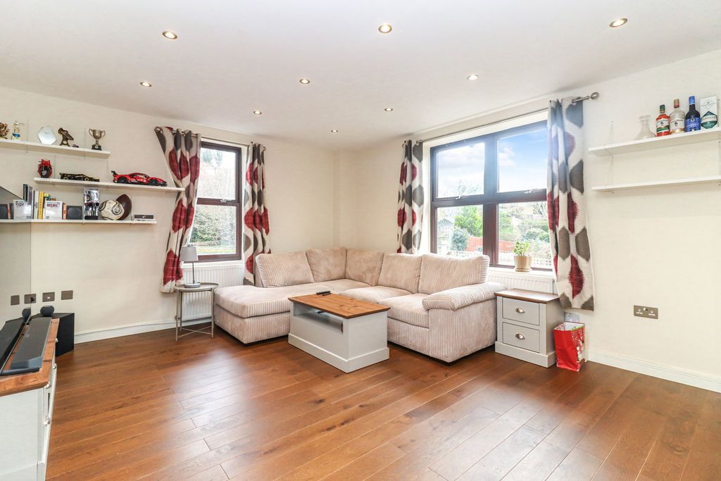 Property photo 3 of 14