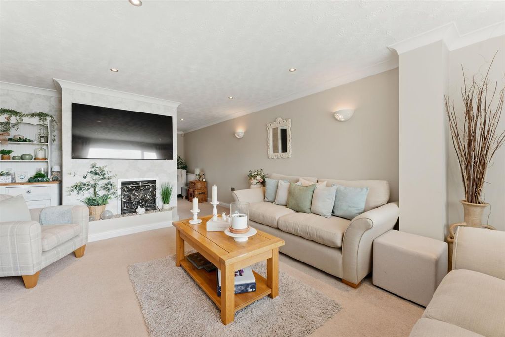Property photo 2 of 31
