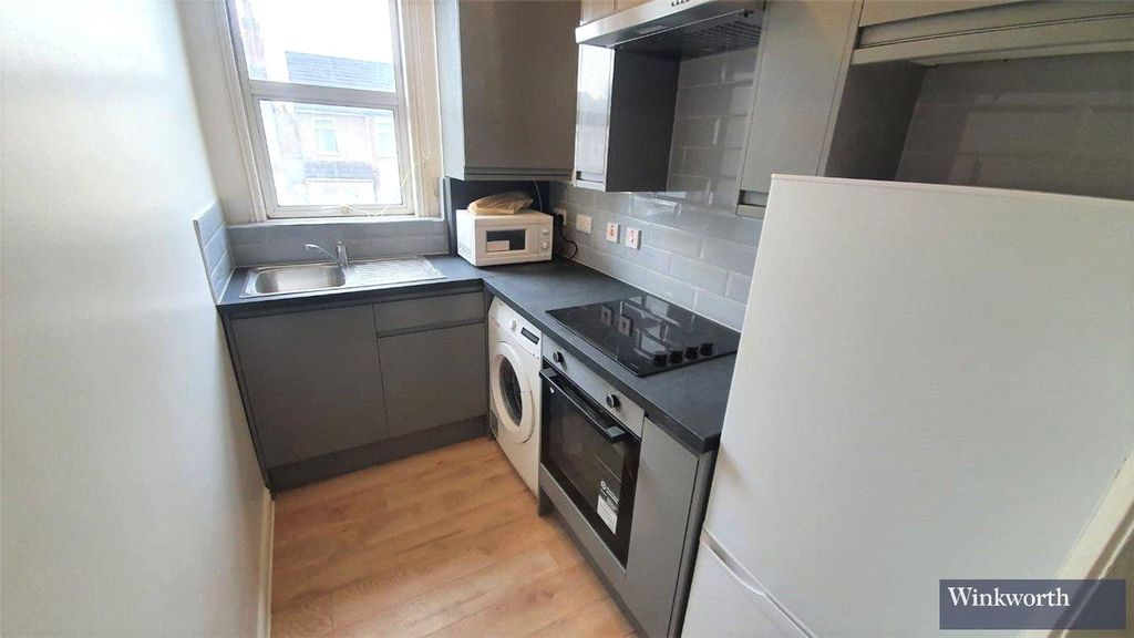Property photo 3 of 6 Picture No. 11