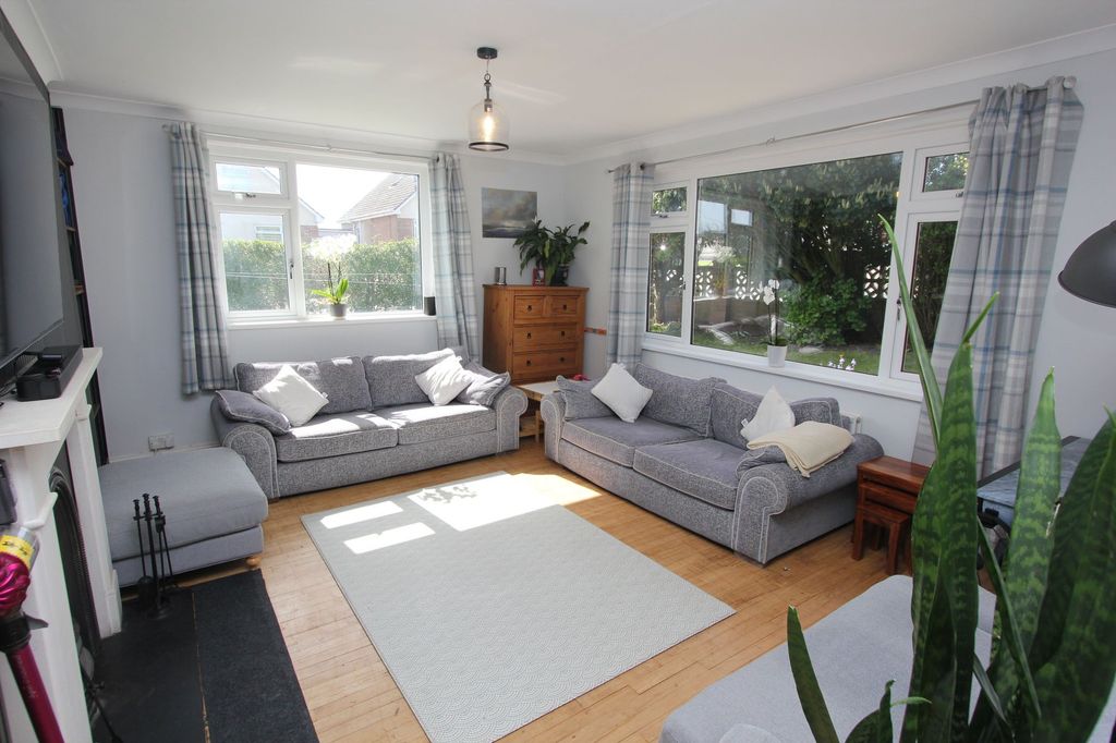 Property photo 2 of 39