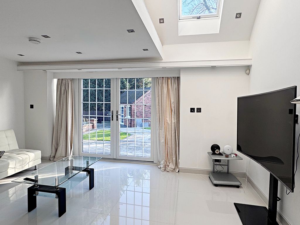 Property photo 3 of 17 Living Room