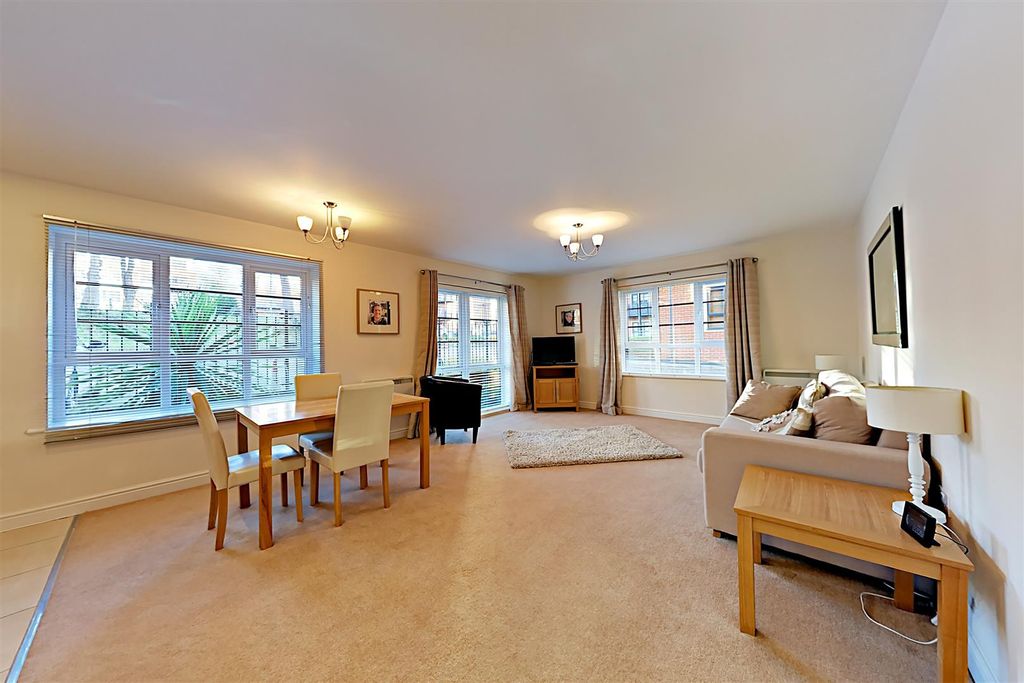 Property photo 3 of 14