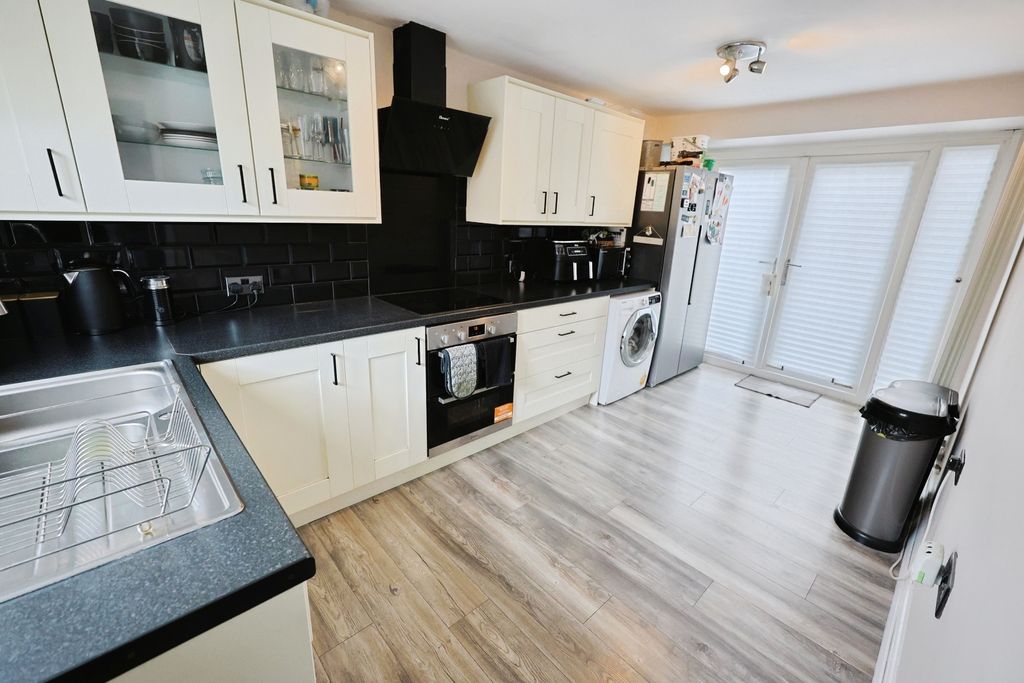 Property photo 3 of 17 Pbox-Img.Jpg