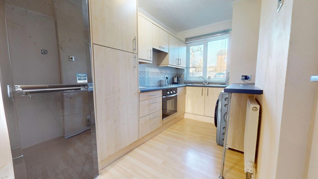 Property photo 2 of 18 4611082