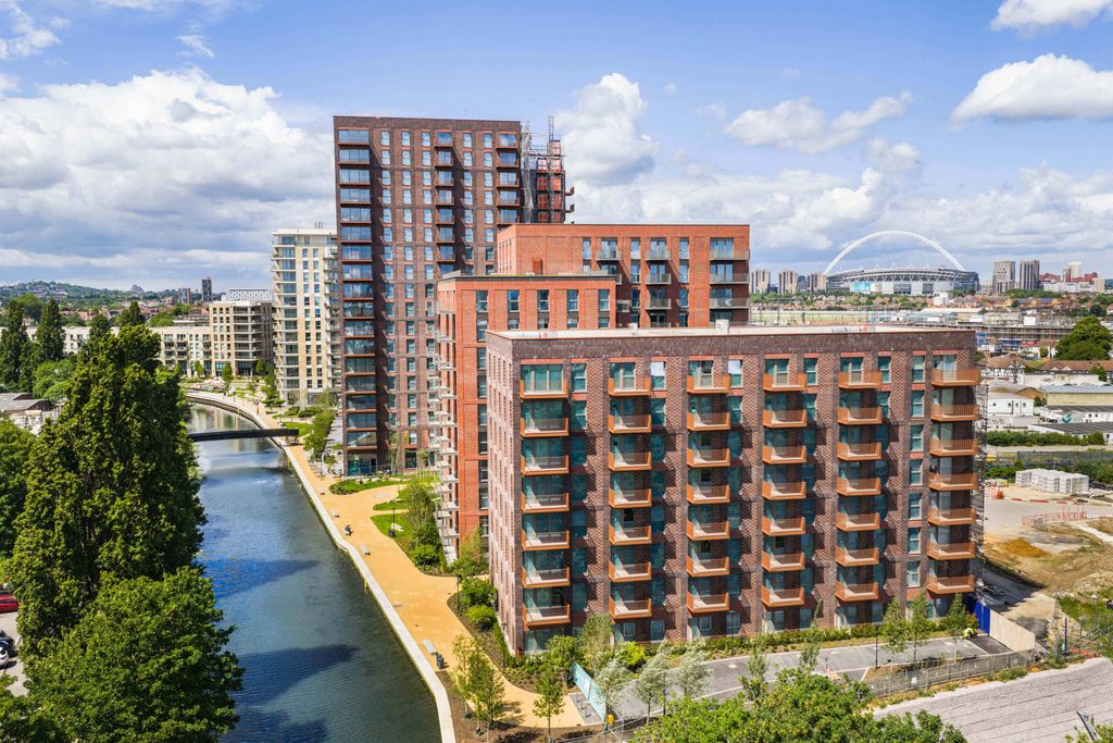 Property photo 1 of 23