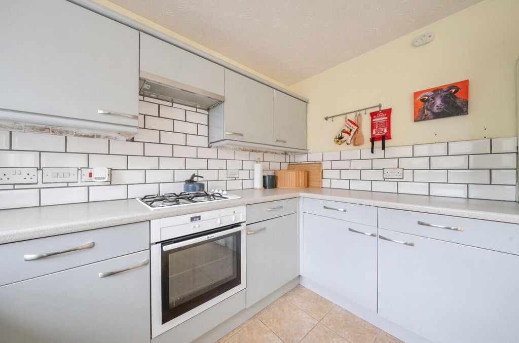 Property photo 3 of 18 Kitchen