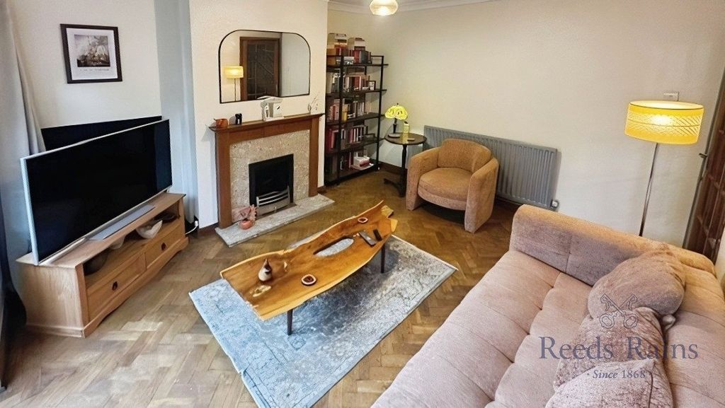 Property photo 3 of 15 Lounge