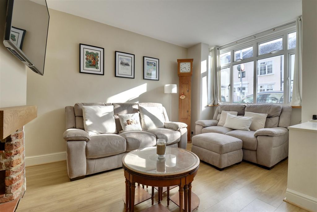 Property photo 1 of 16 Def3B684-F603-4461-8F70-74963A362E83_1_201_A.Jpeg