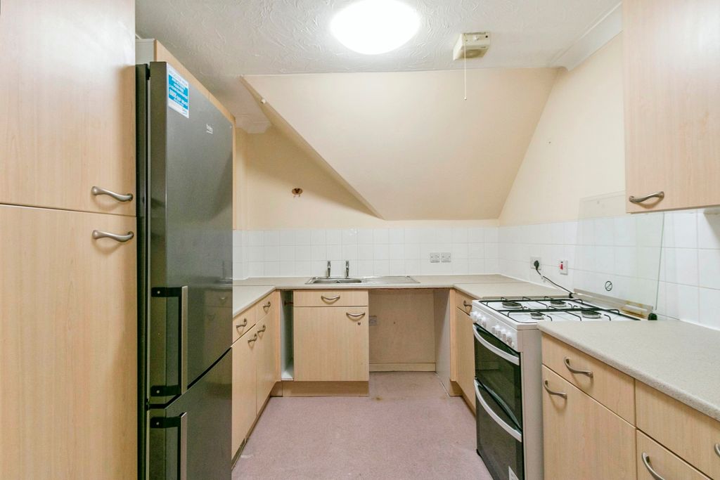 Property photo 3 of 11 Kitchen