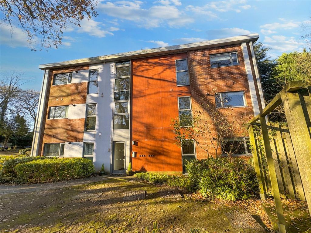 Property photo 1 of 21 Approach