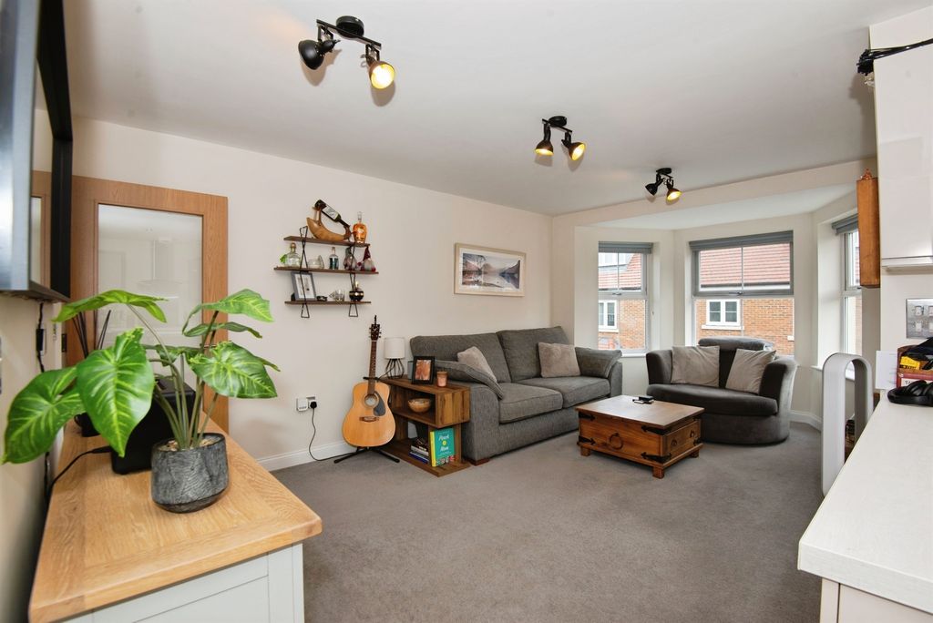 Property photo 2 of 19