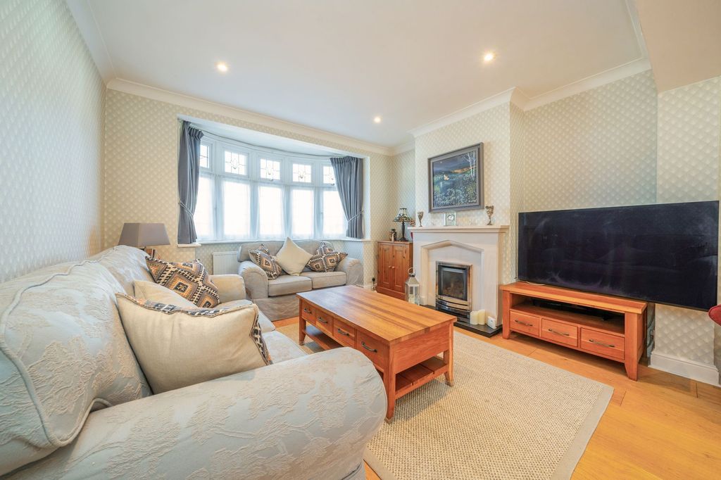 Property photo 2 of 18