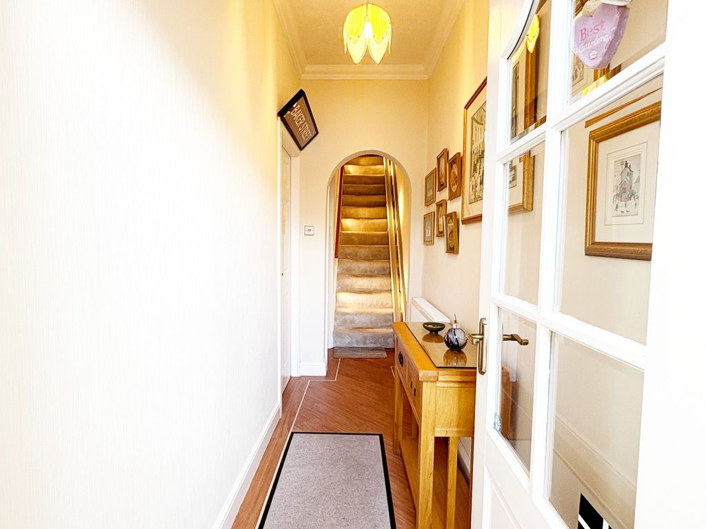 Property photo 2 of 17 Hallway