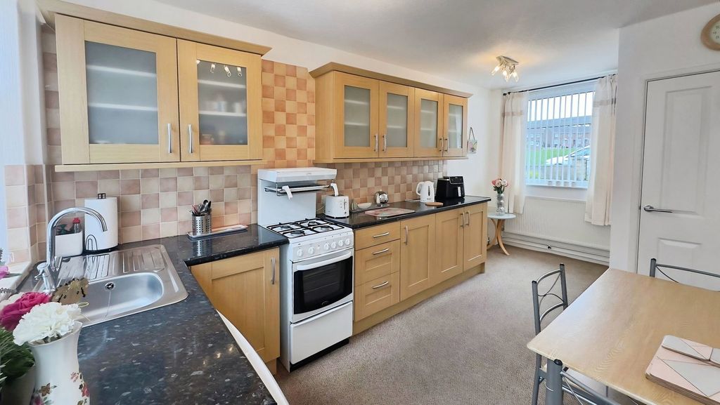 Property photo 2 of 27