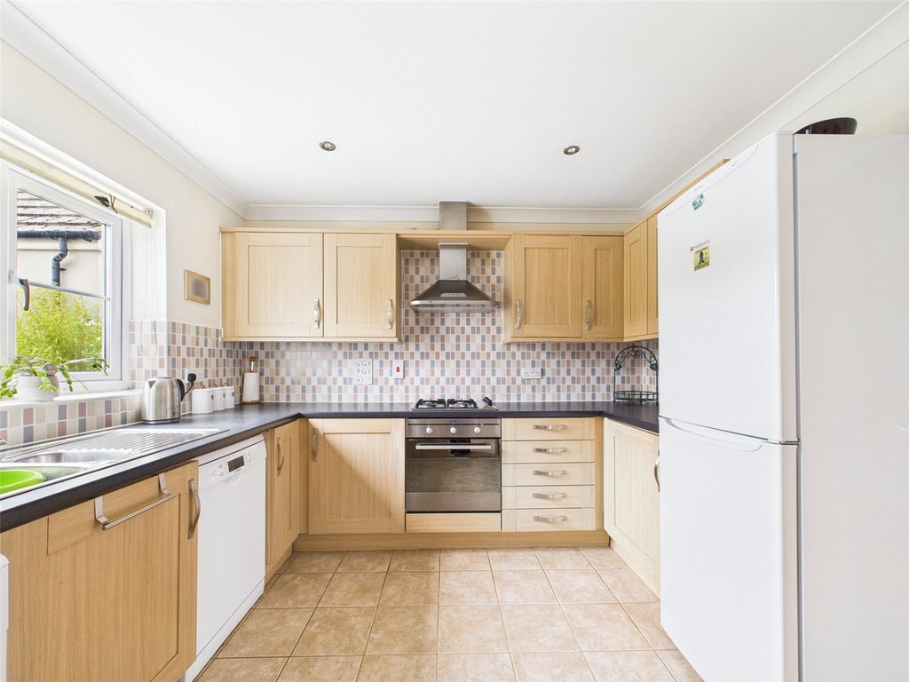Property photo 3 of 16 Kitchen