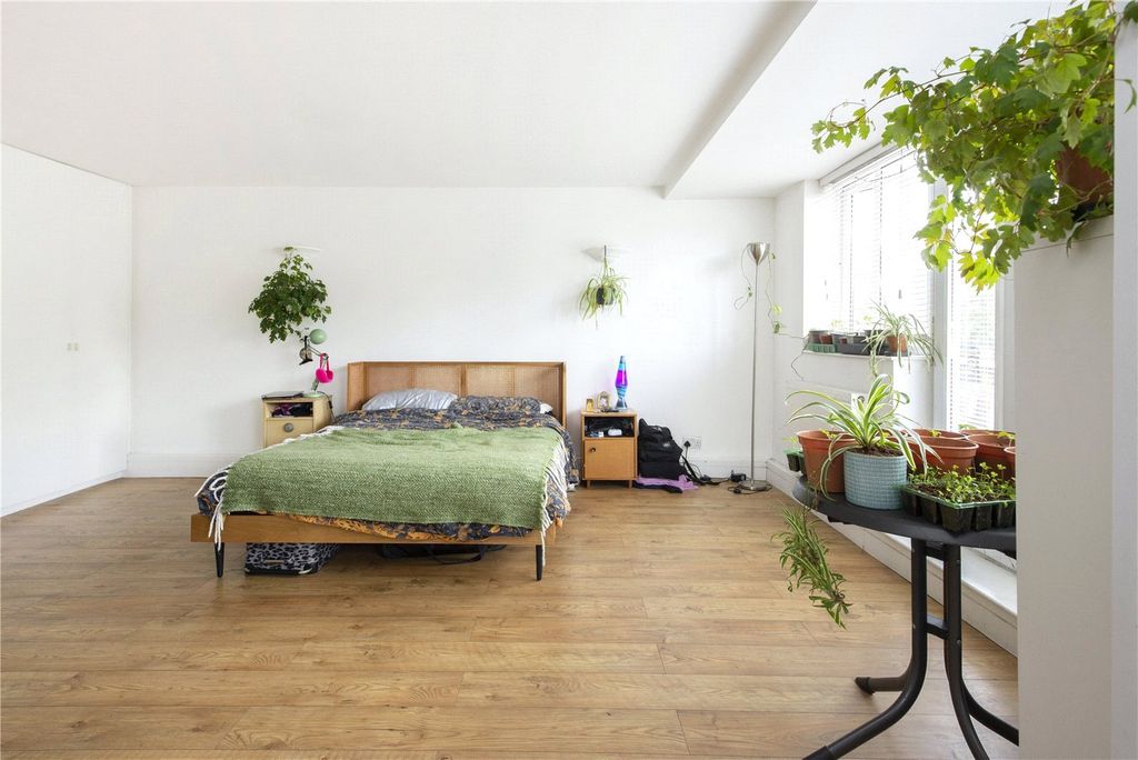 Property photo 2 of 8 Picture No. 01