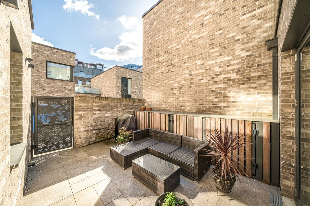 Property photo 3 of 10 Picture No. 12