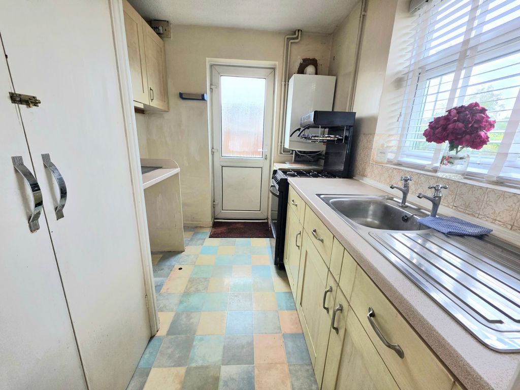 Property photo 3 of 12 Kitchen