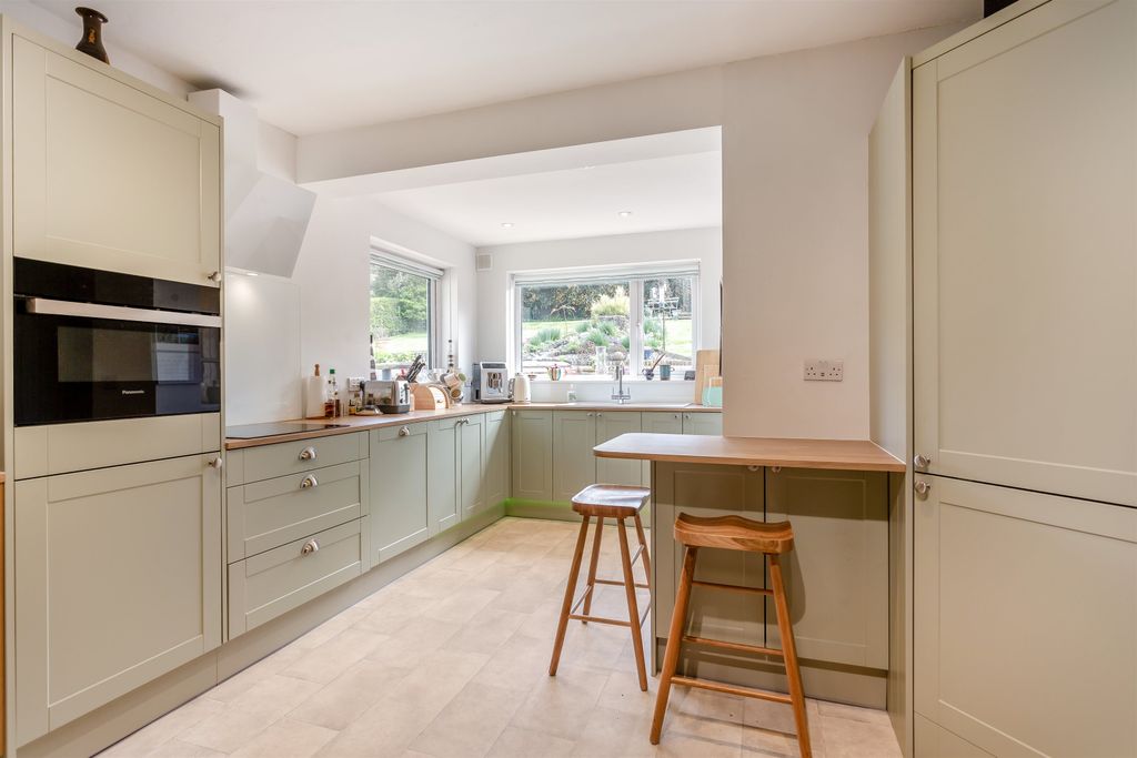 Property photo 2 of 24