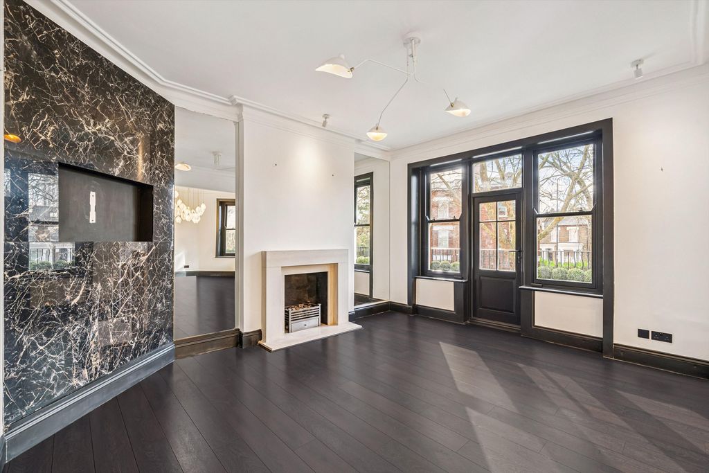 Property photo 2 of 19 Image