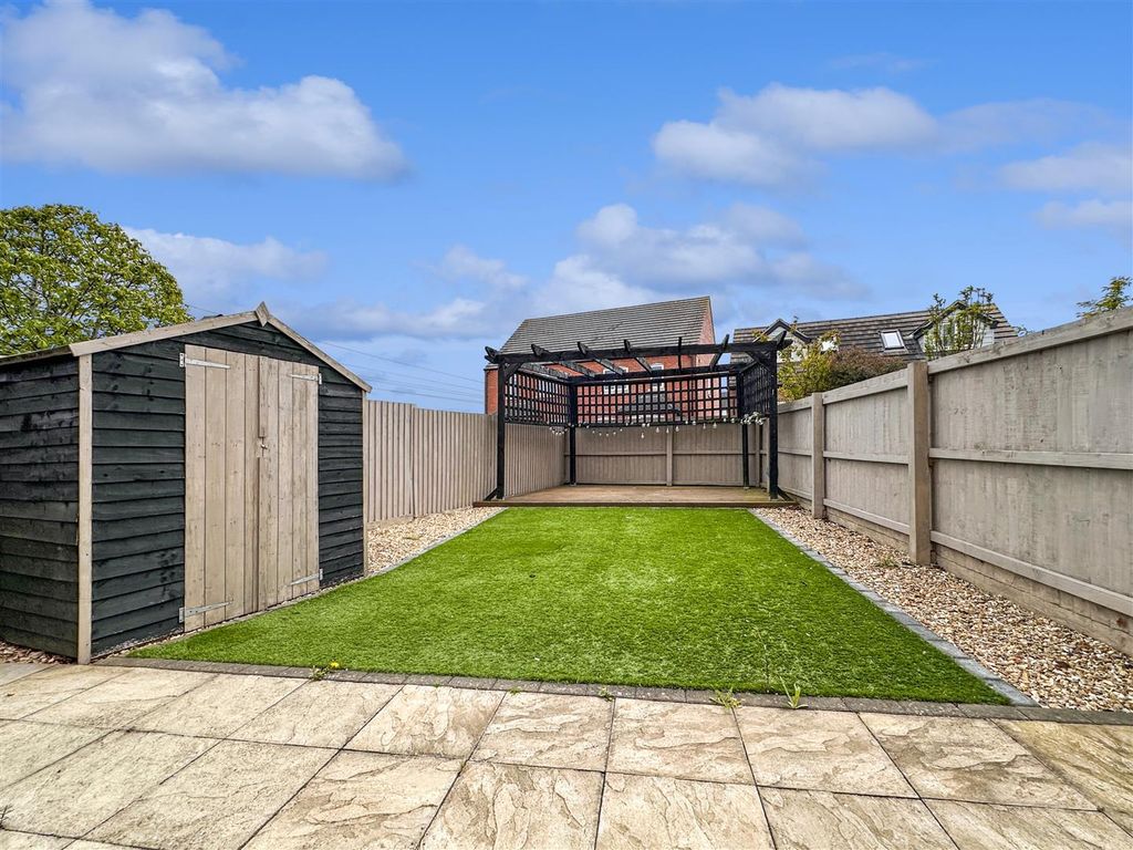 Property photo 3 of 23 Lovely Landscaped Garden 794