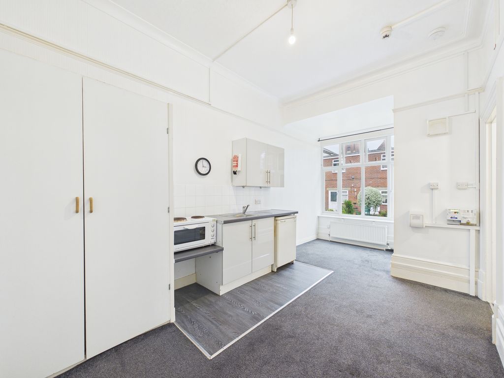 Property photo 3 of 6 Cam03519G0-Pr0454-Still003