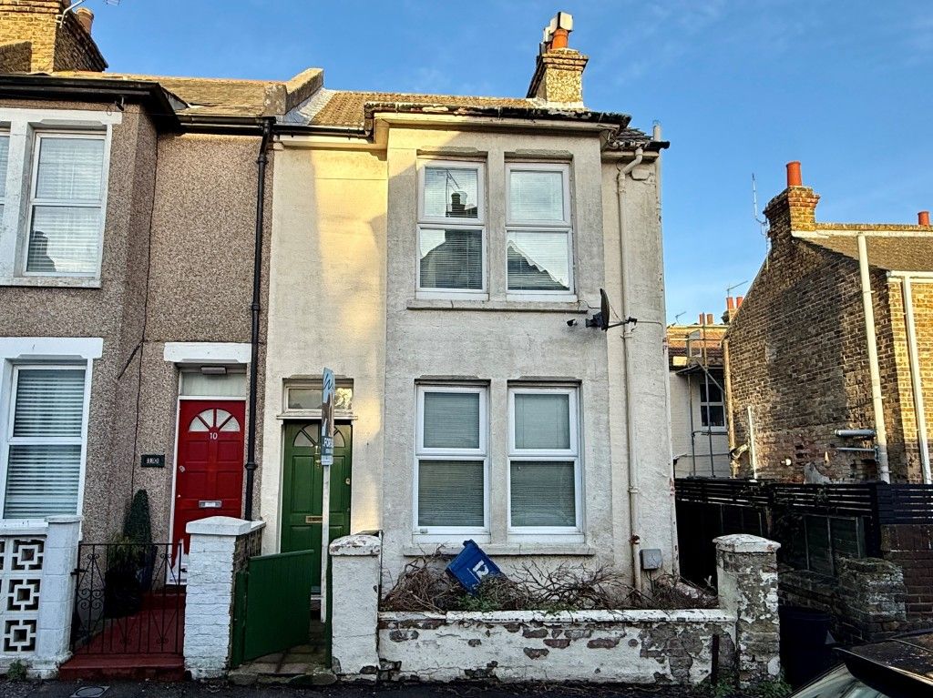 Property photo 1 of 9 End-Terrace House