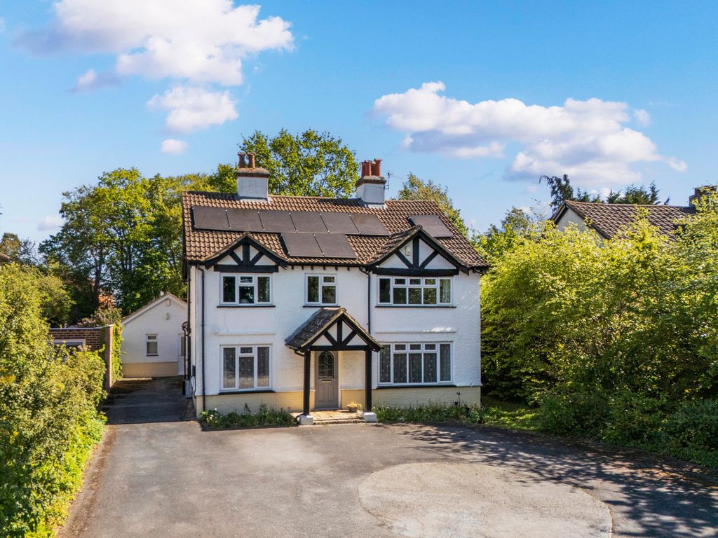 Property photo 1 of 19 Reading Road