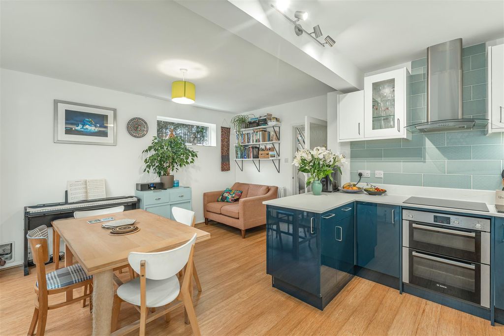 Property photo 2 of 22 12 Manor Close, Great Bourton-14.Jpg