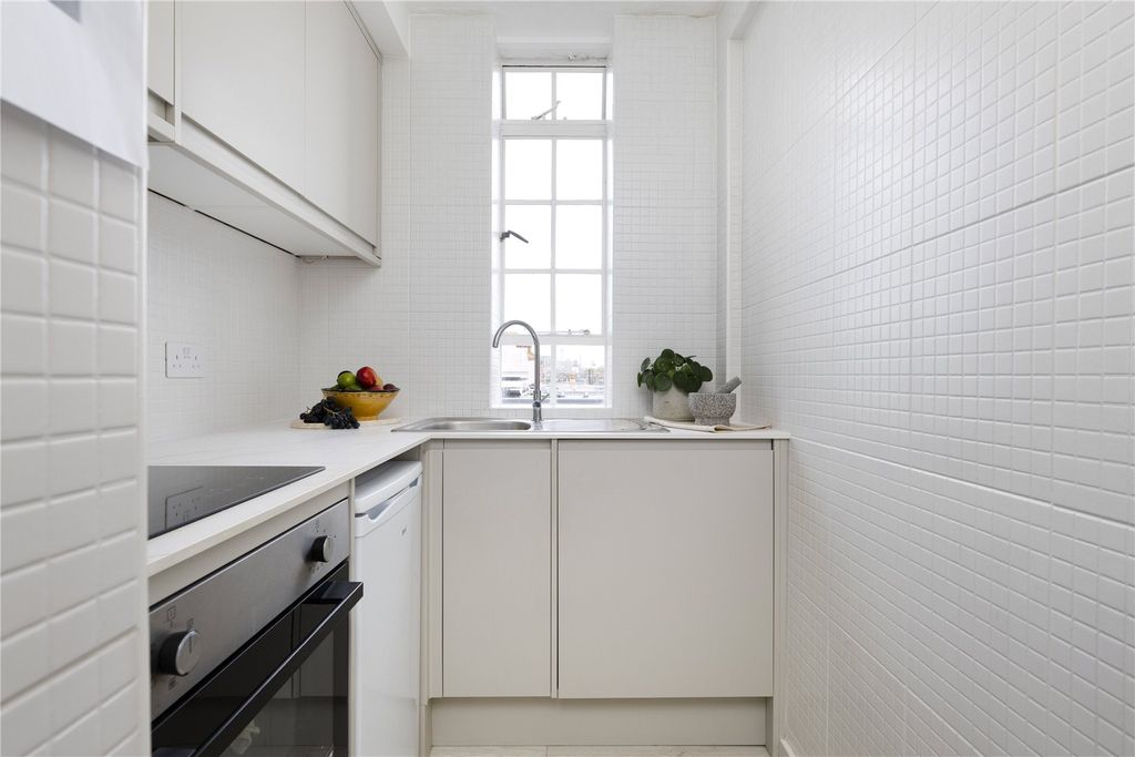 Property photo 3 of 16 Kitchen