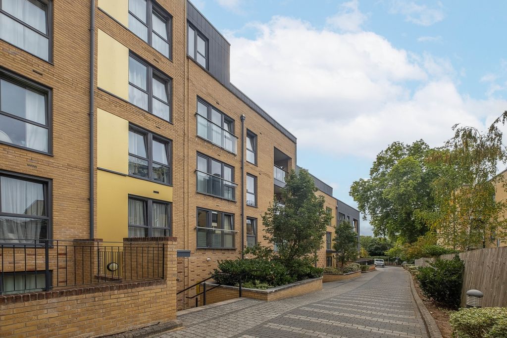 Property photo 1 of 17 40-565-London-Roa...