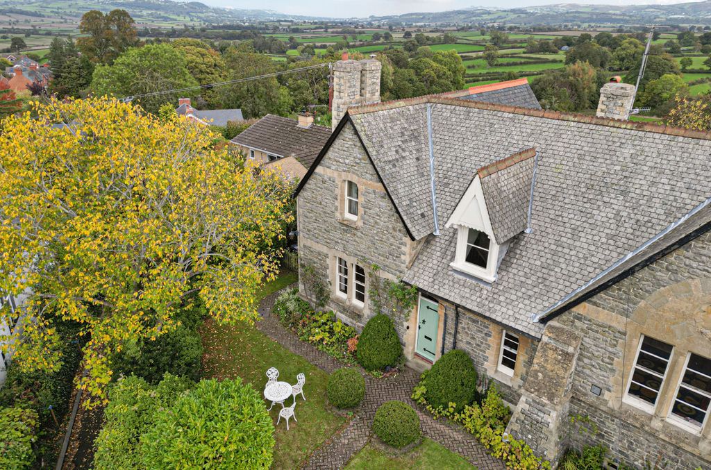 Property photo 2 of 35 -68Dd6547333E6-13...