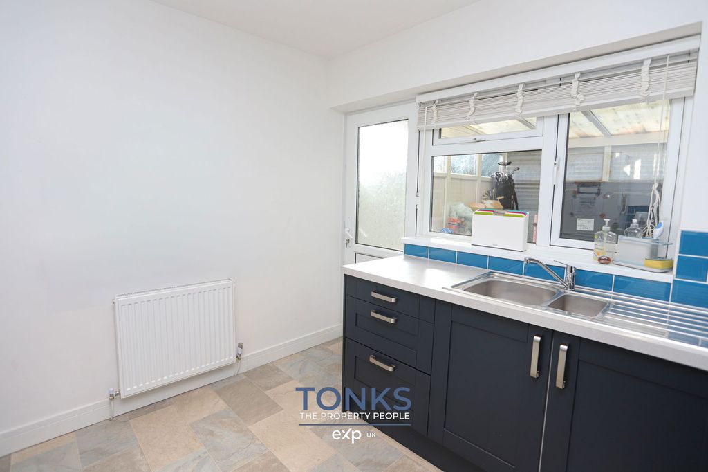 Property photo 3 of 21