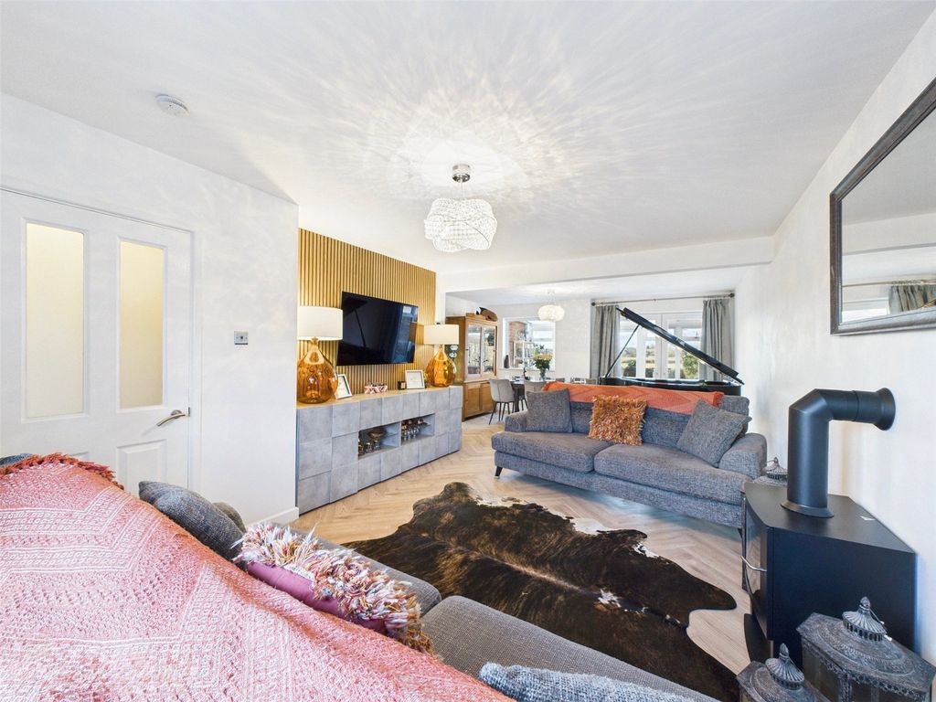 Property photo 2 of 19 Picture No. 35