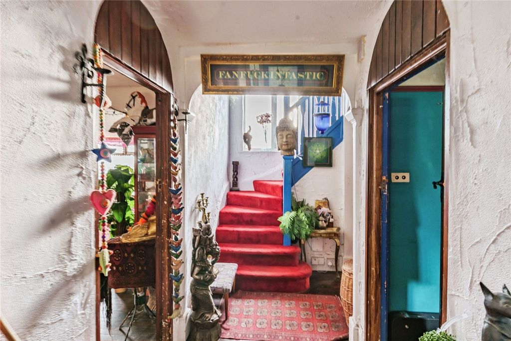 Property photo 2 of 26 Entrance Hallway