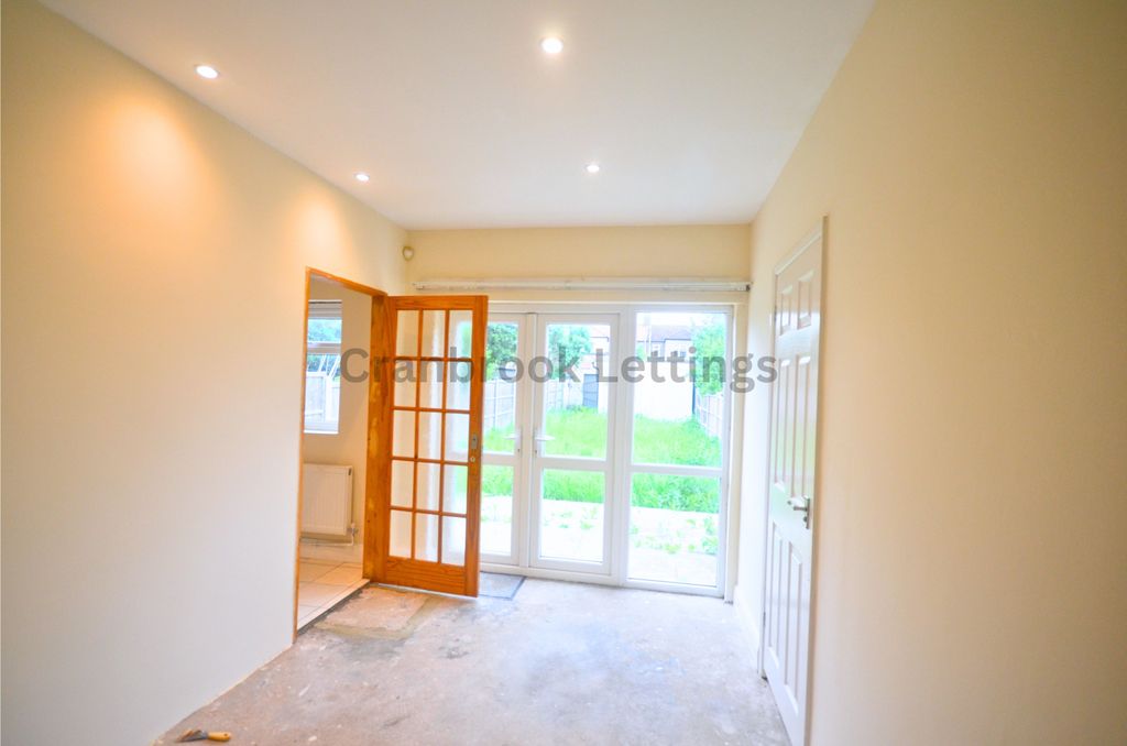 Property photo 1 of 9 Three Bed Terraced House To Rent Ridgeway Gardens, Ilford Ig4