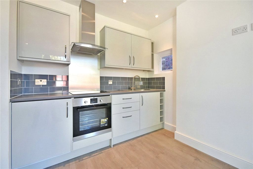 Property photo 3 of 12 Picture No. 05
