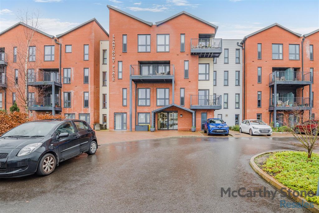 Property photo 1 of 14 8678428-Exterior03.Jpg